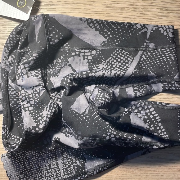 lululemon Tight Stuff Tight - Picture 16 of 16